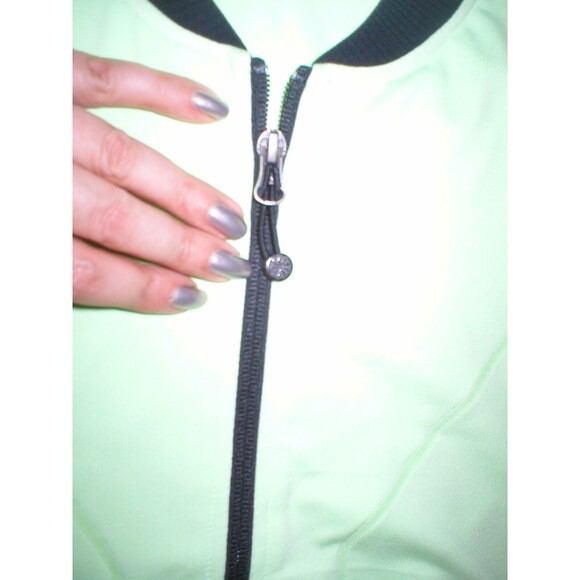 New Athleta NWT 98 Womens Recycled Jacket Green Light Bomber XS Black Bombtastic - Picture 6 of 12